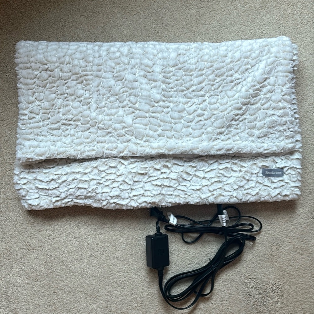 Brookstone - Heated throw. 50”X 60”